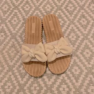 WHITE BOW Sandals. Worn ONCE. Size 8!